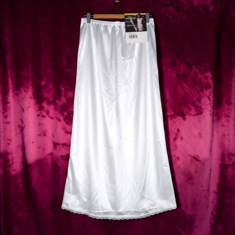 NWT Vassarette Anti-Static Half Slip White Ice 20” Length Size M
